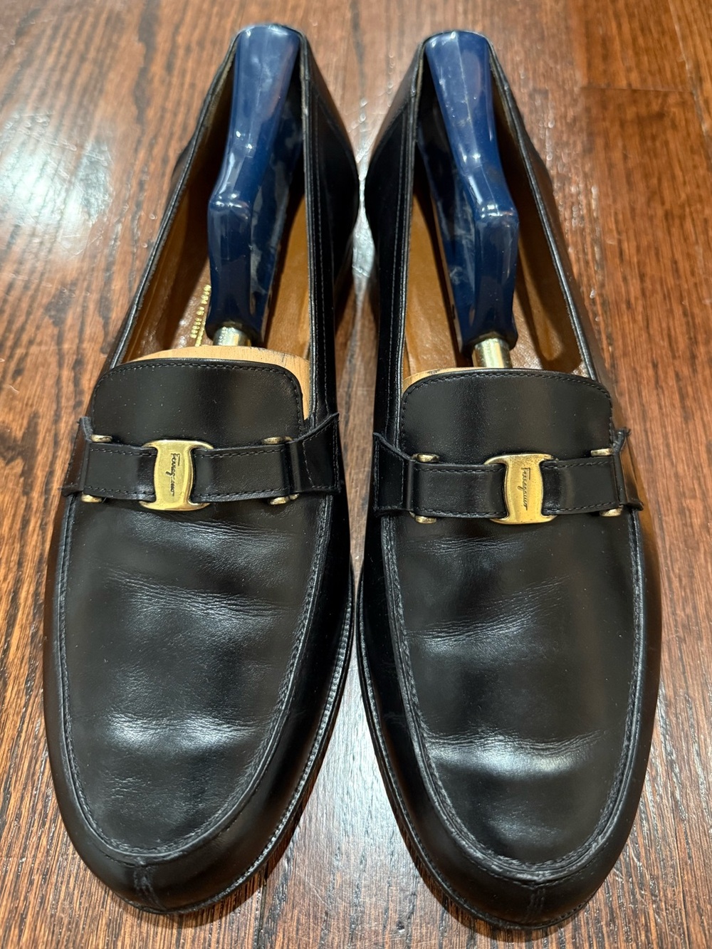 FERRAGAMO - Black Leather Loafers with Gold Accent